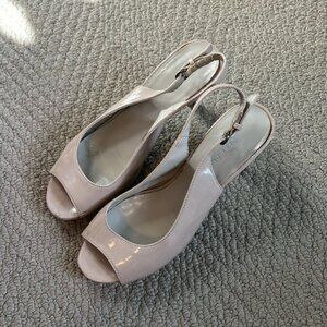 Tan heels size 7 fair condition